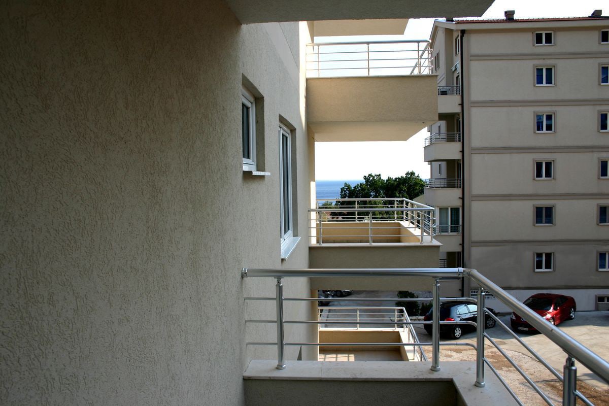 New apartments with limited sea views