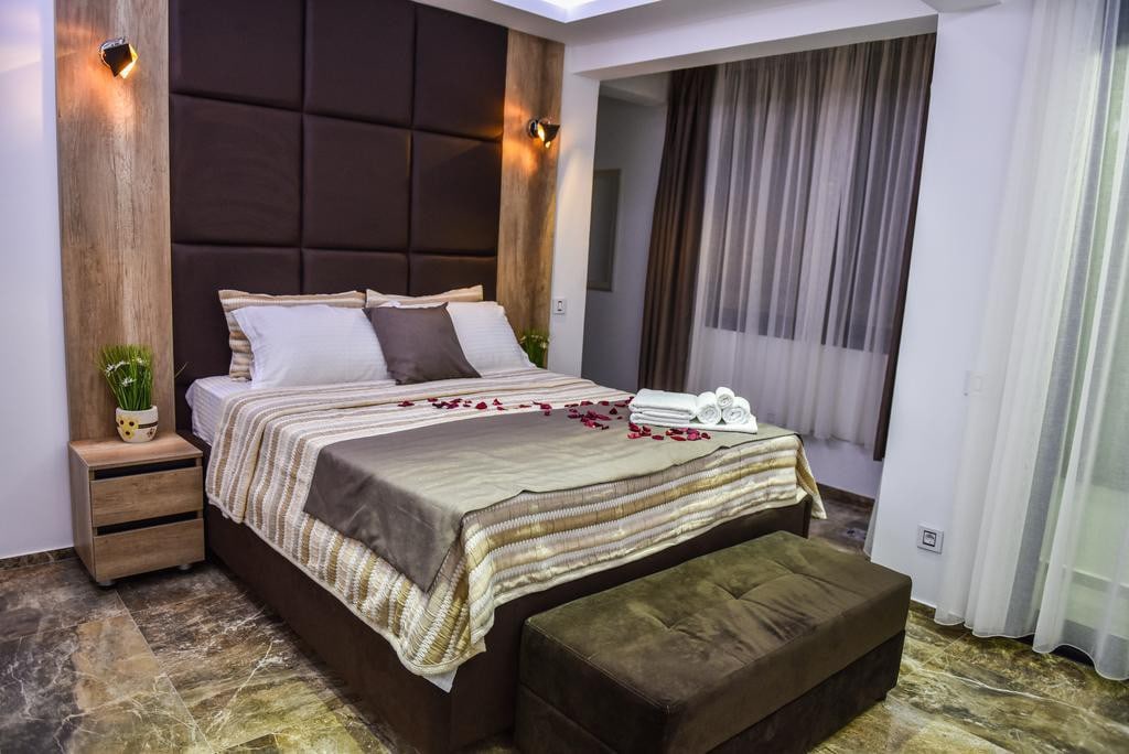 Exclusive 5-star hotel, Pines