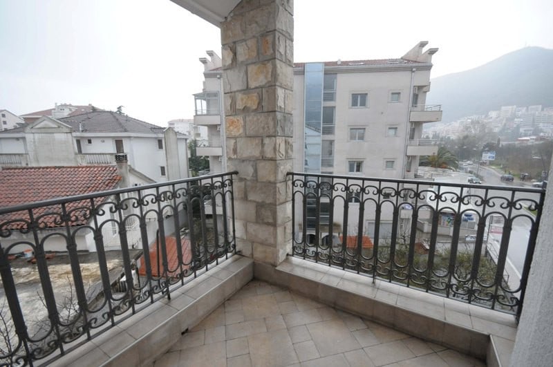 Apart Hotel on the main boulevard in Budva