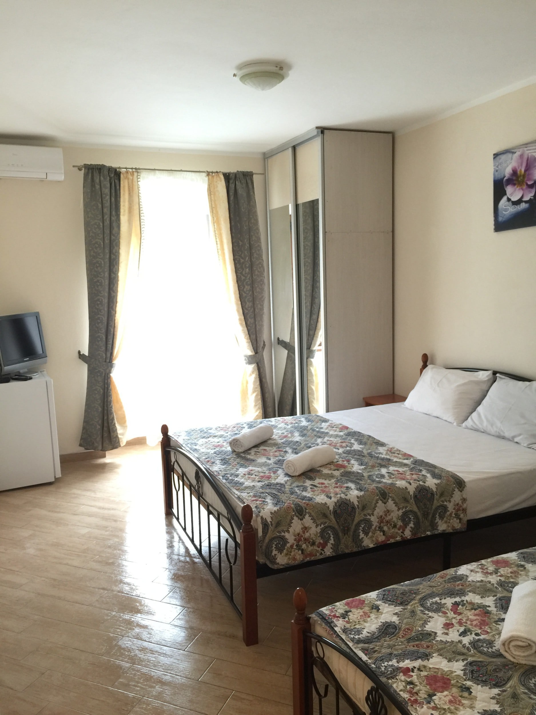 Lovely waterfront apart hotel in Djenovici