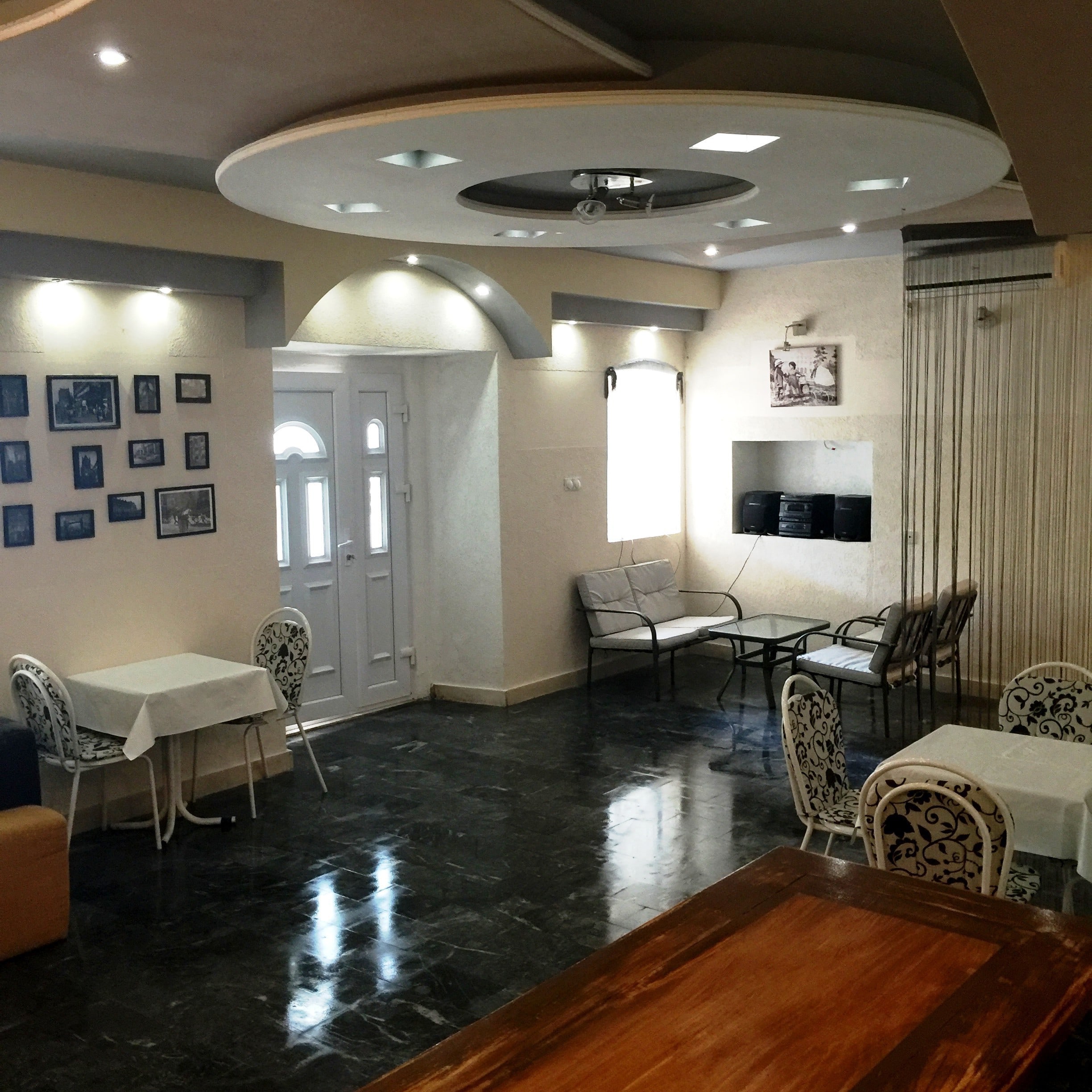 Lovely waterfront apart hotel in Djenovici