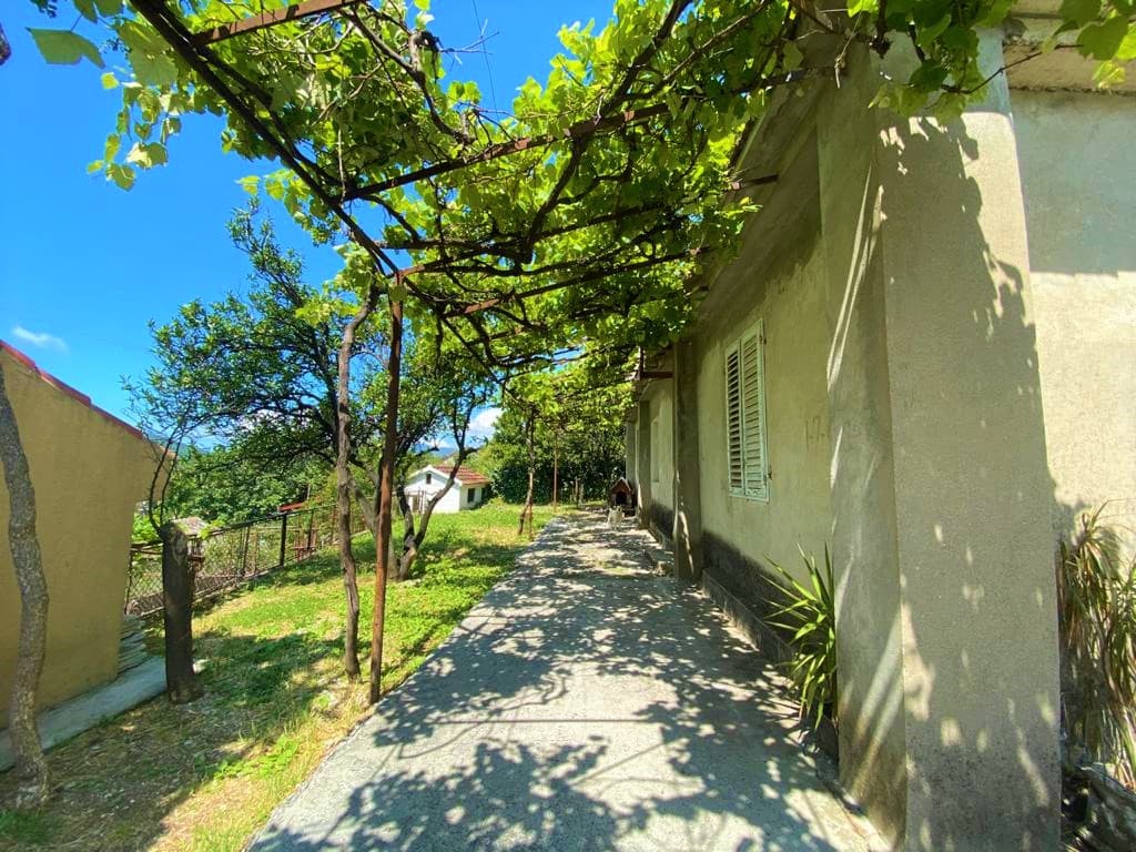 House for reconstruction in Herceg Novi, Kumbor