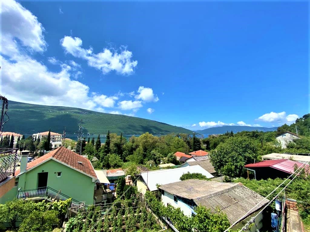 House for reconstruction in Herceg Novi, Kumbor