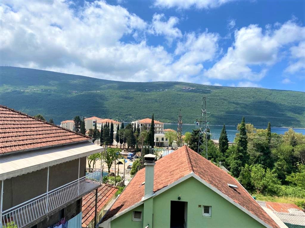 House for reconstruction in Herceg Novi, Kumbor