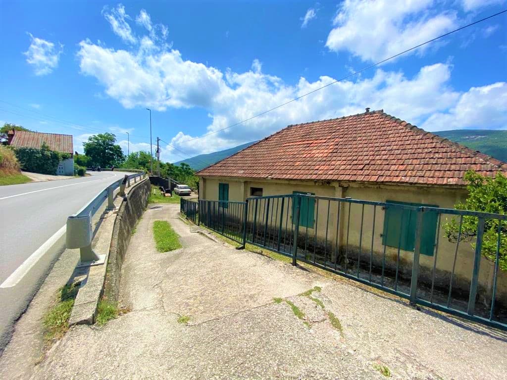 House for reconstruction in Herceg Novi, Kumbor