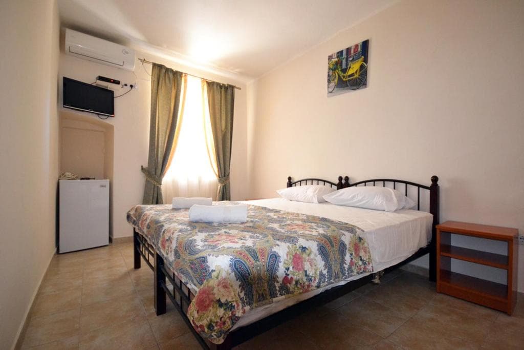 Lovely waterfront apart hotel in Djenovici