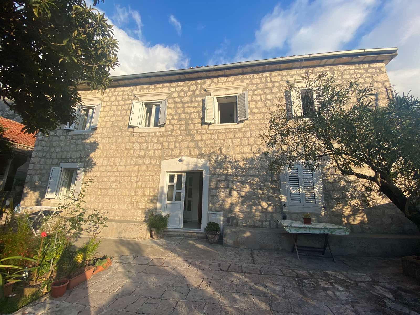 Semi-detached waterfront stone house in Dobrota