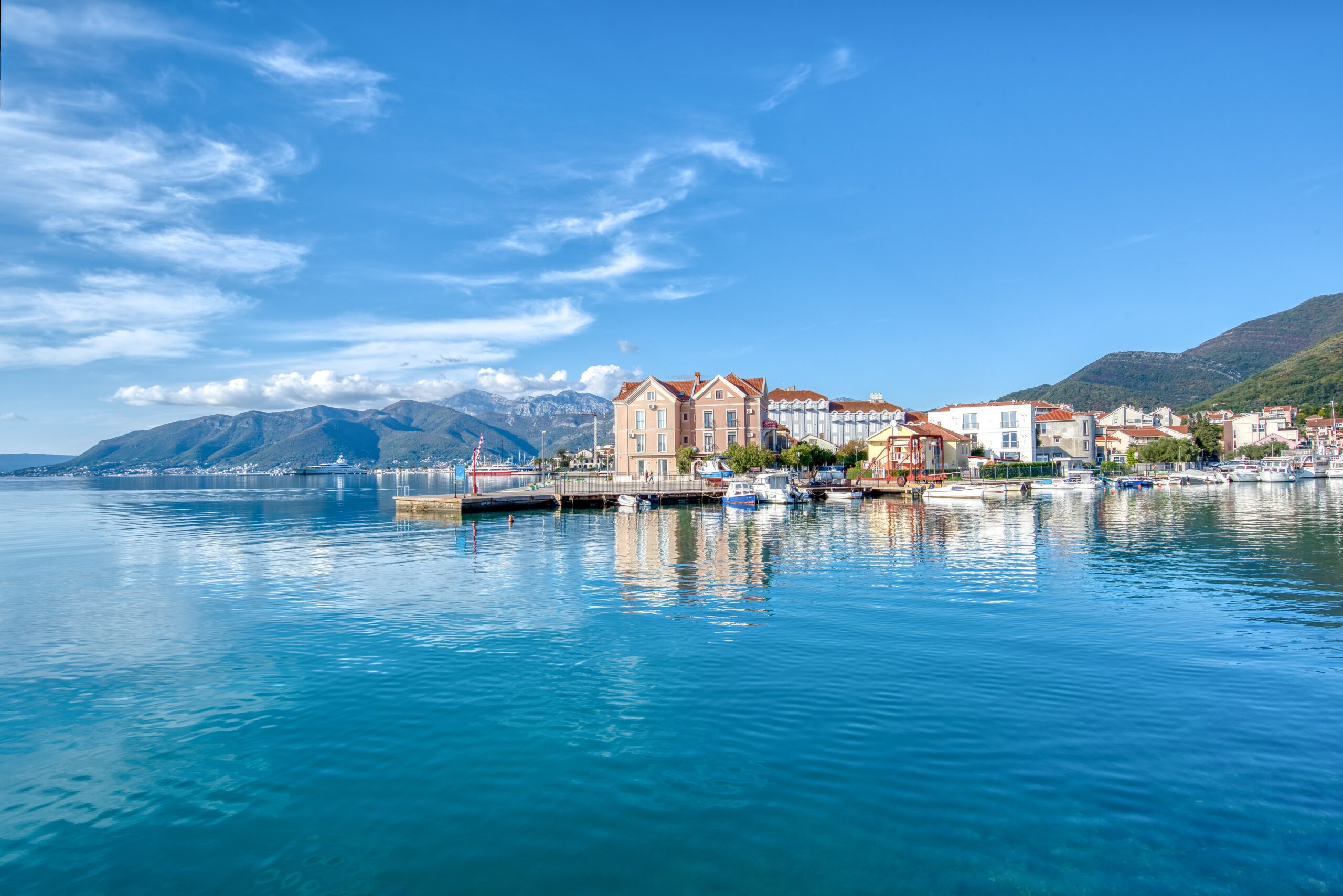 Semi-detached mini hotel on first line Kalimanj