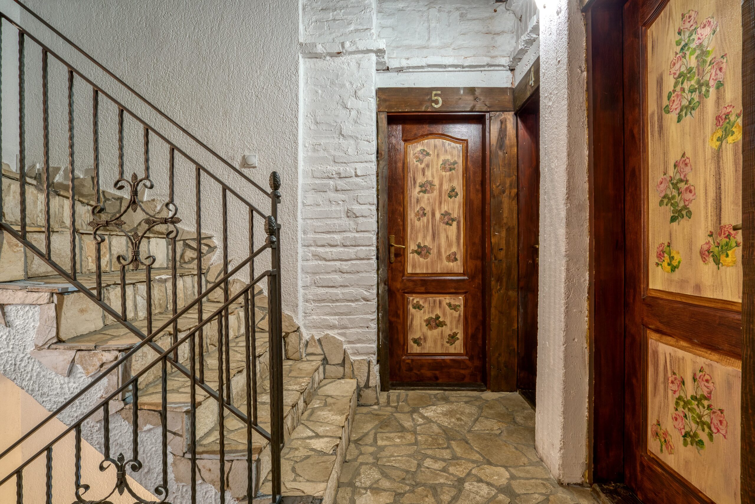 Semi-detached mini hotel on first line Kalimanj