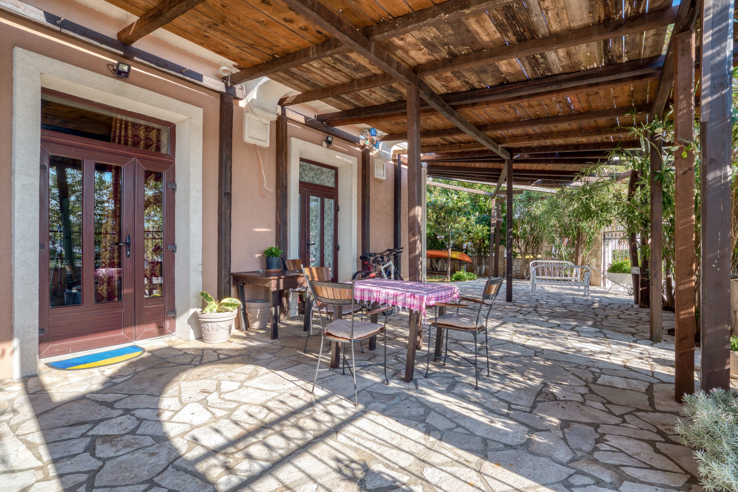 Semi-detached mini hotel on first line Kalimanj