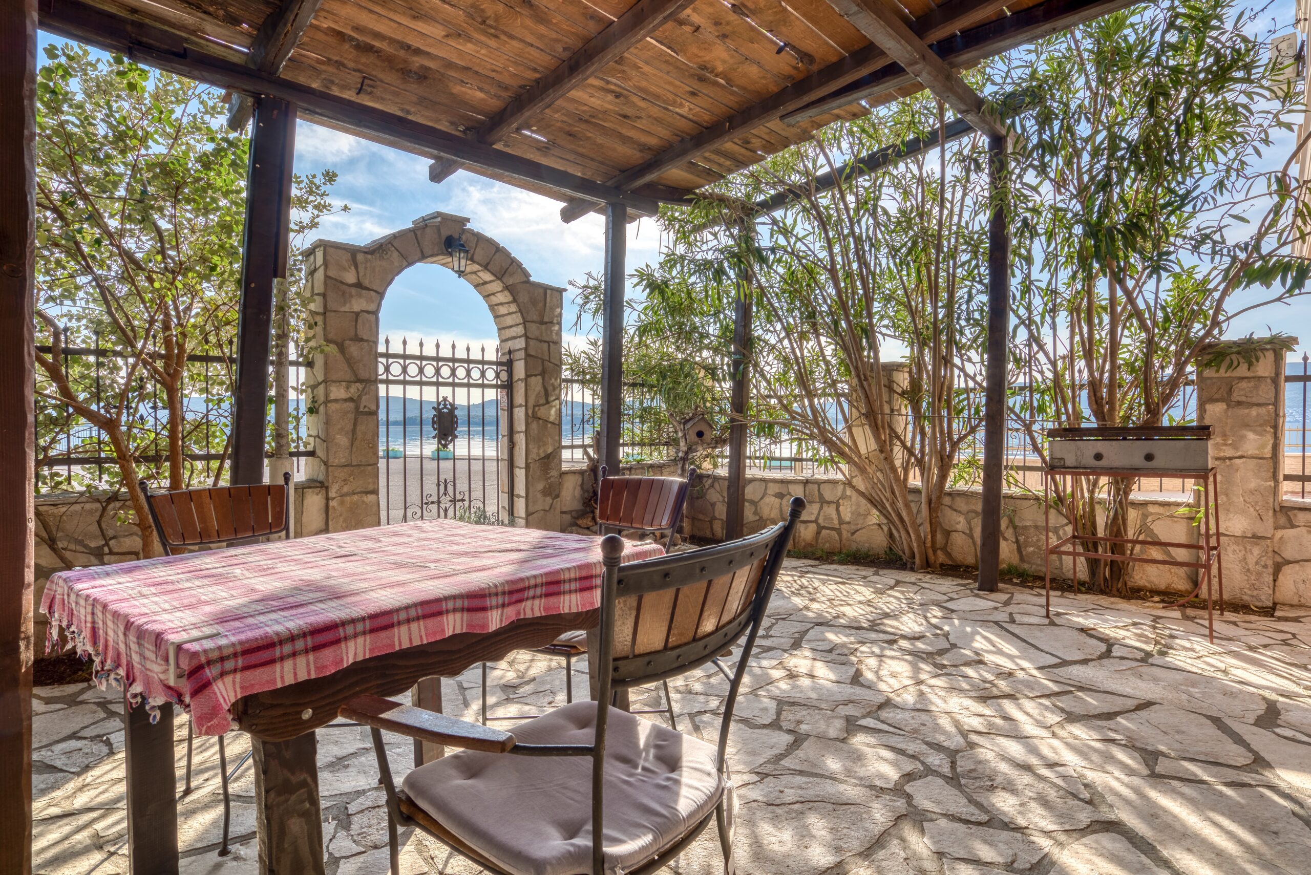 Semi-detached mini hotel on first line Kalimanj