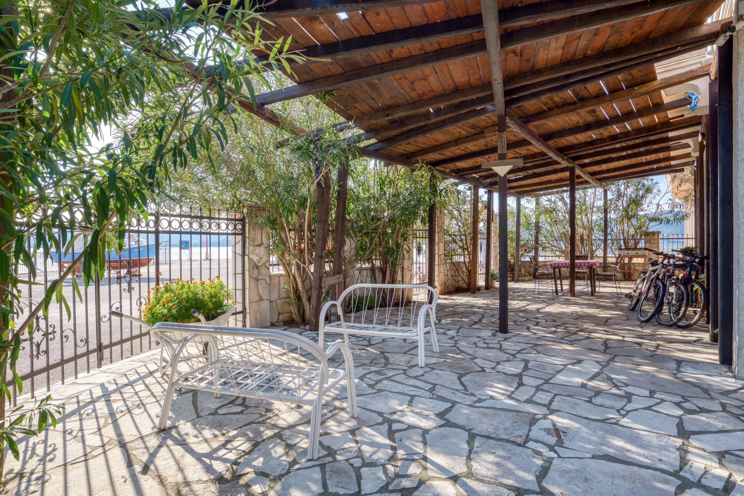 Semi-detached mini hotel on first line Kalimanj