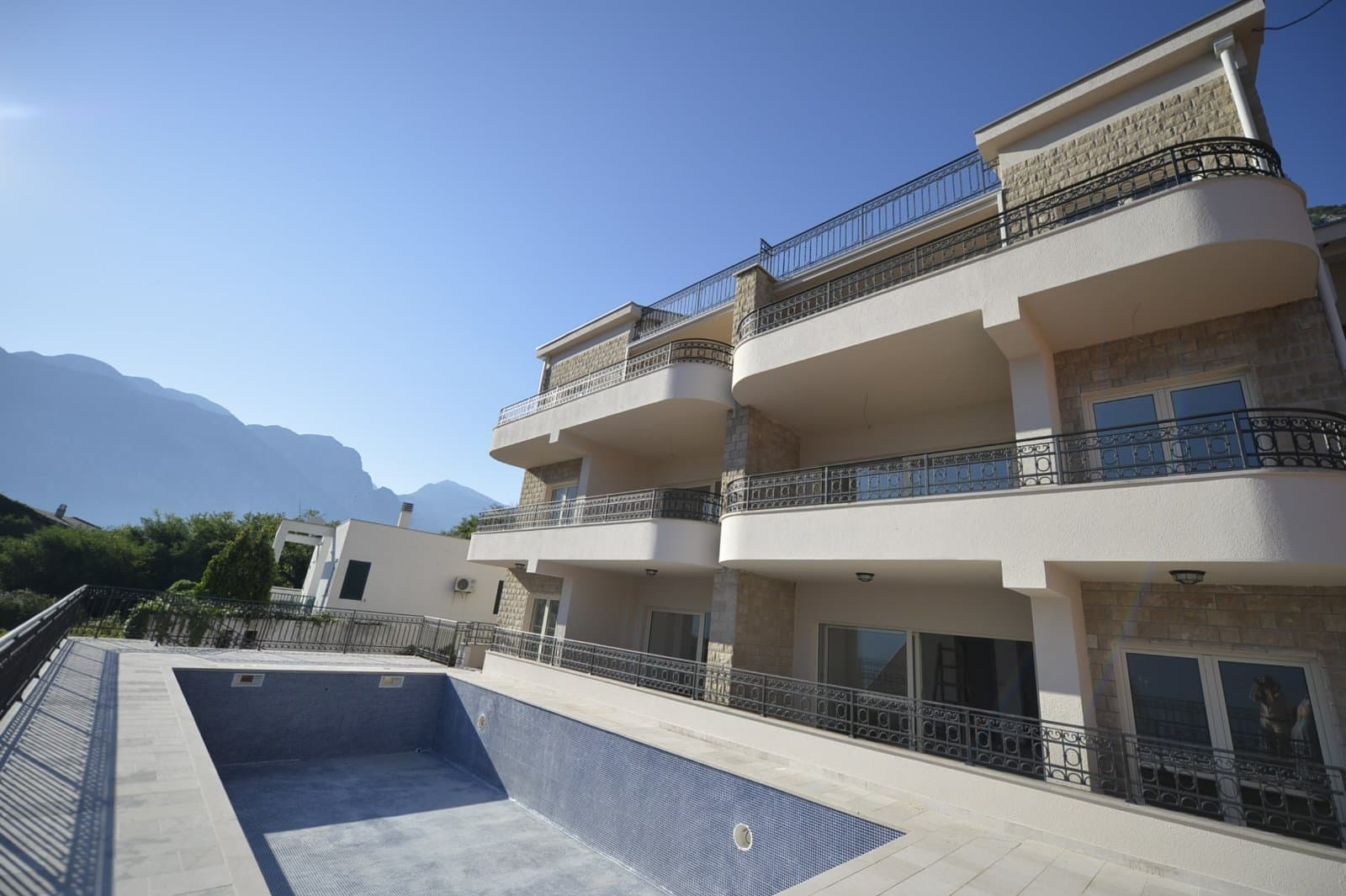 Apartments in a complex with pool