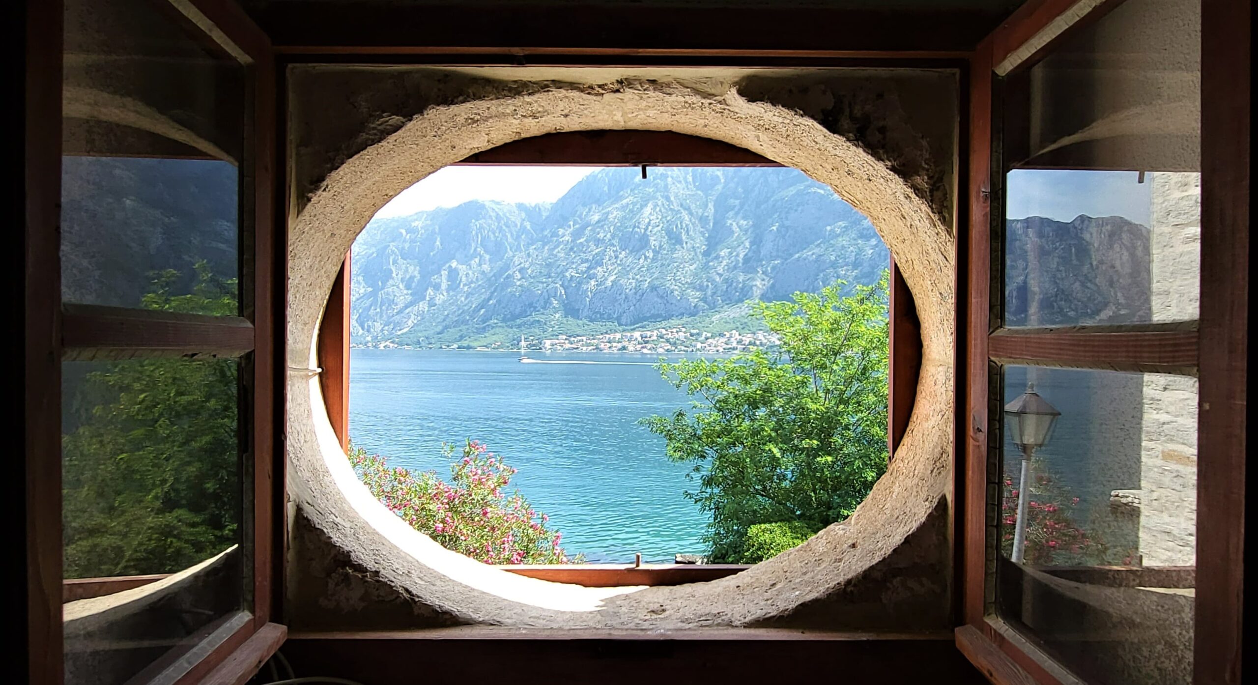 Front line stone house for renovation