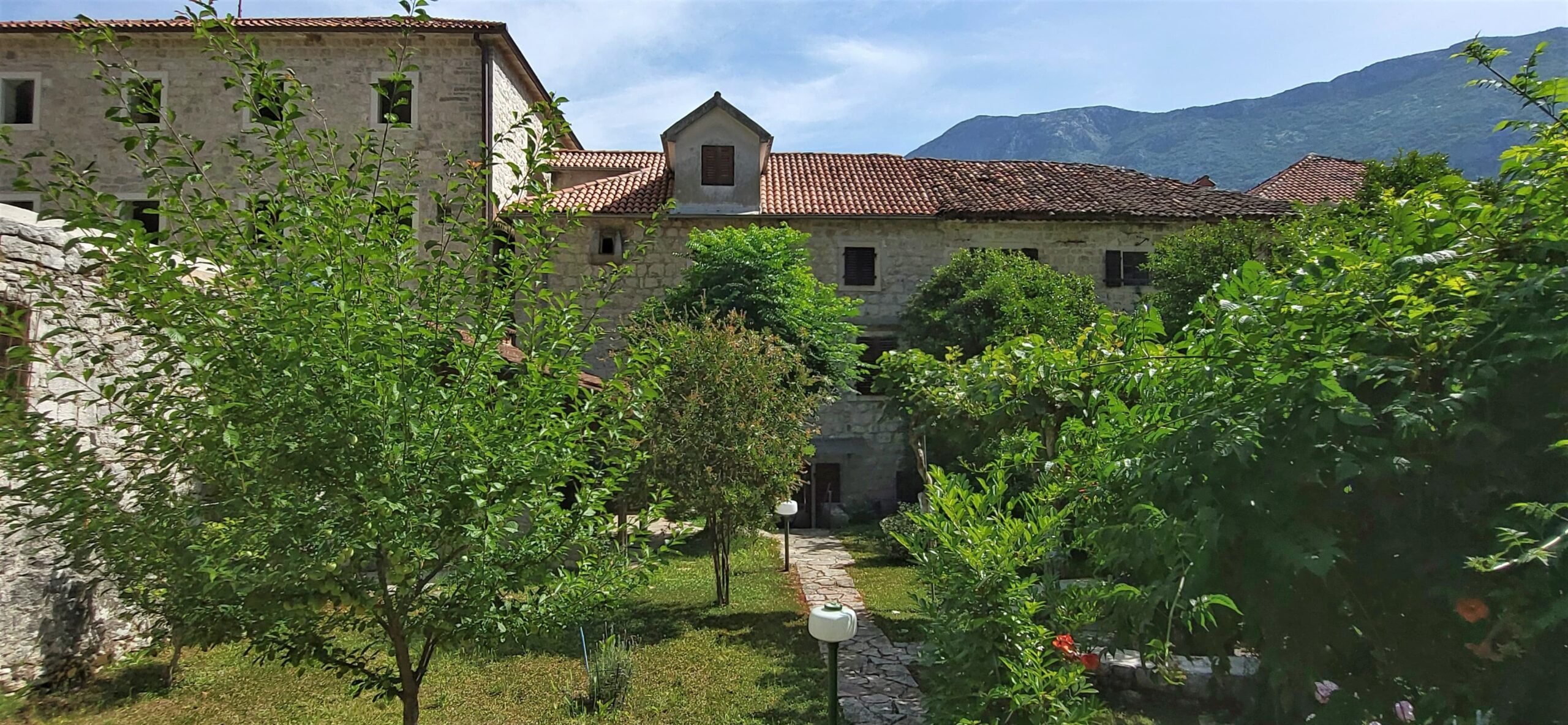 Front line stone house for renovation