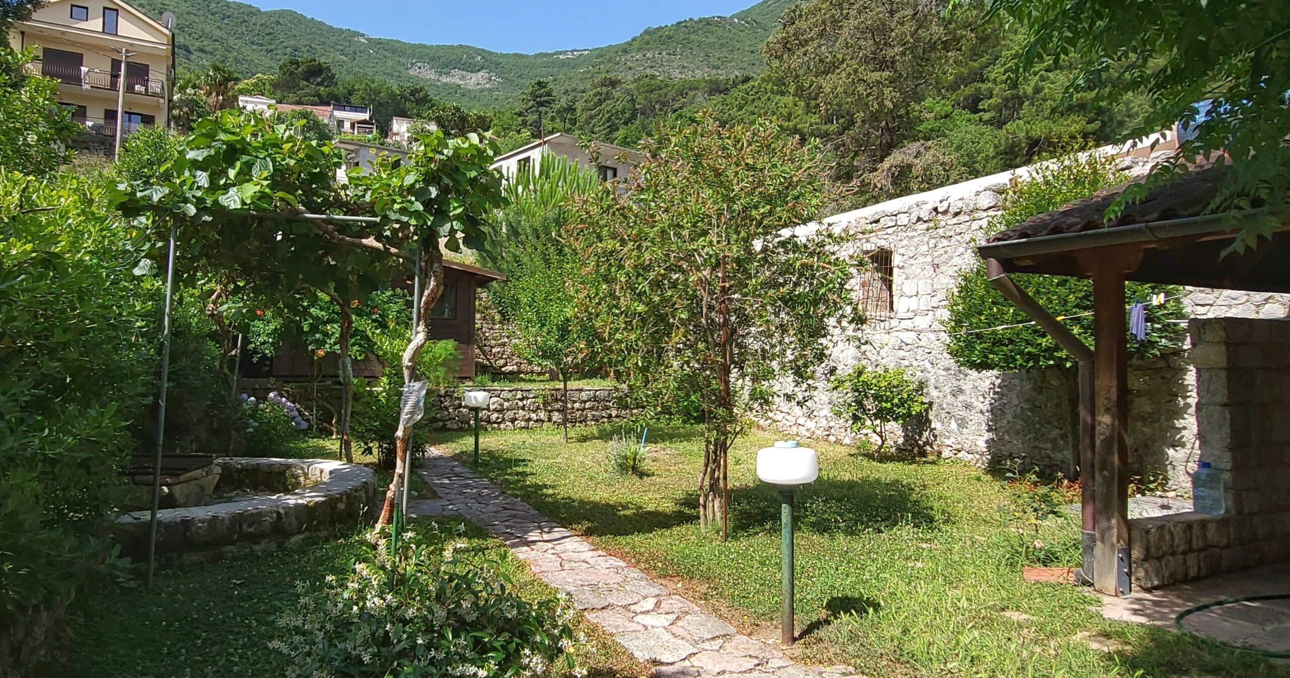 Front line stone house for renovation