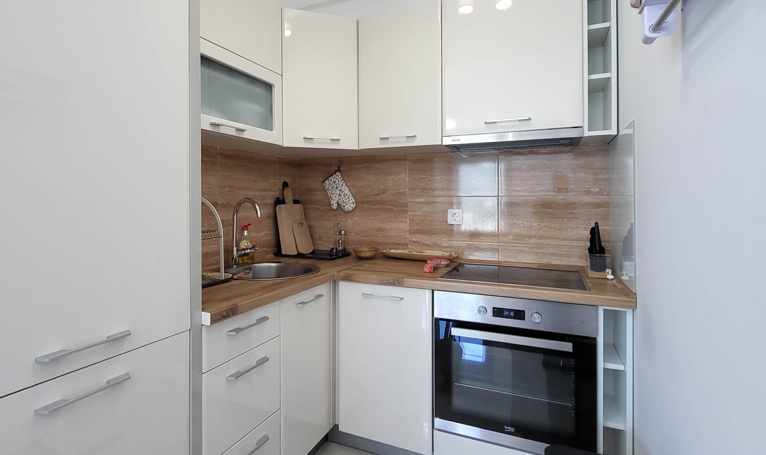 One-bedroom apartment with panoramic sea views