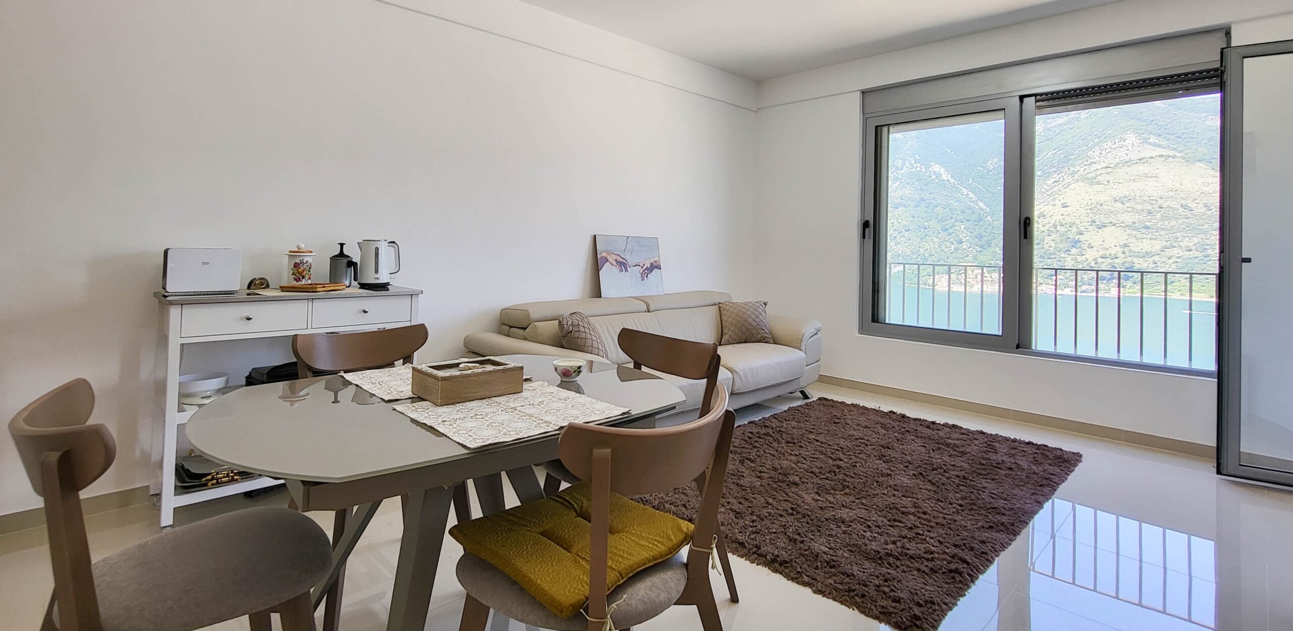 One-bedroom apartment with panoramic sea views