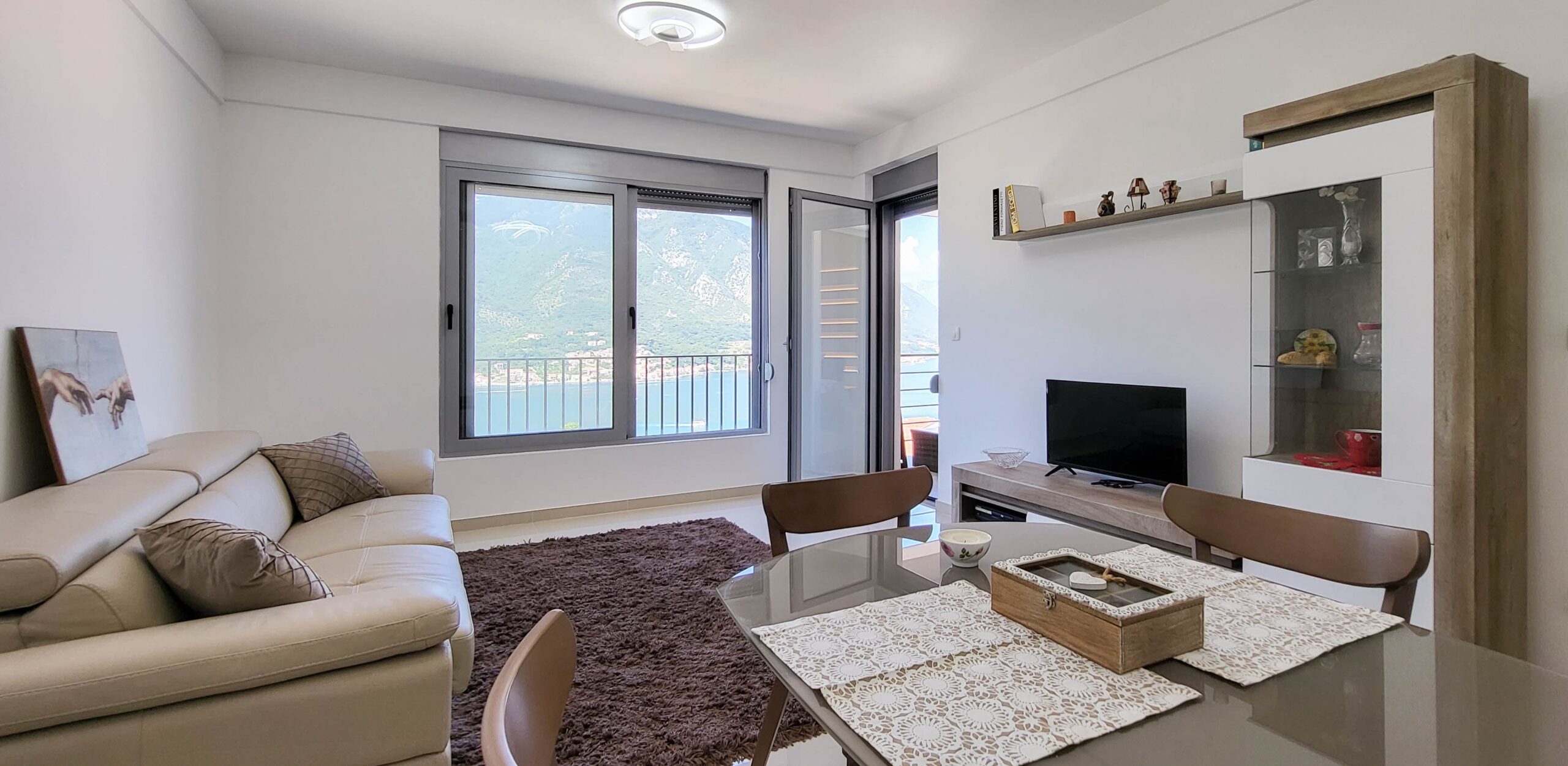 One-bedroom apartment with panoramic sea views