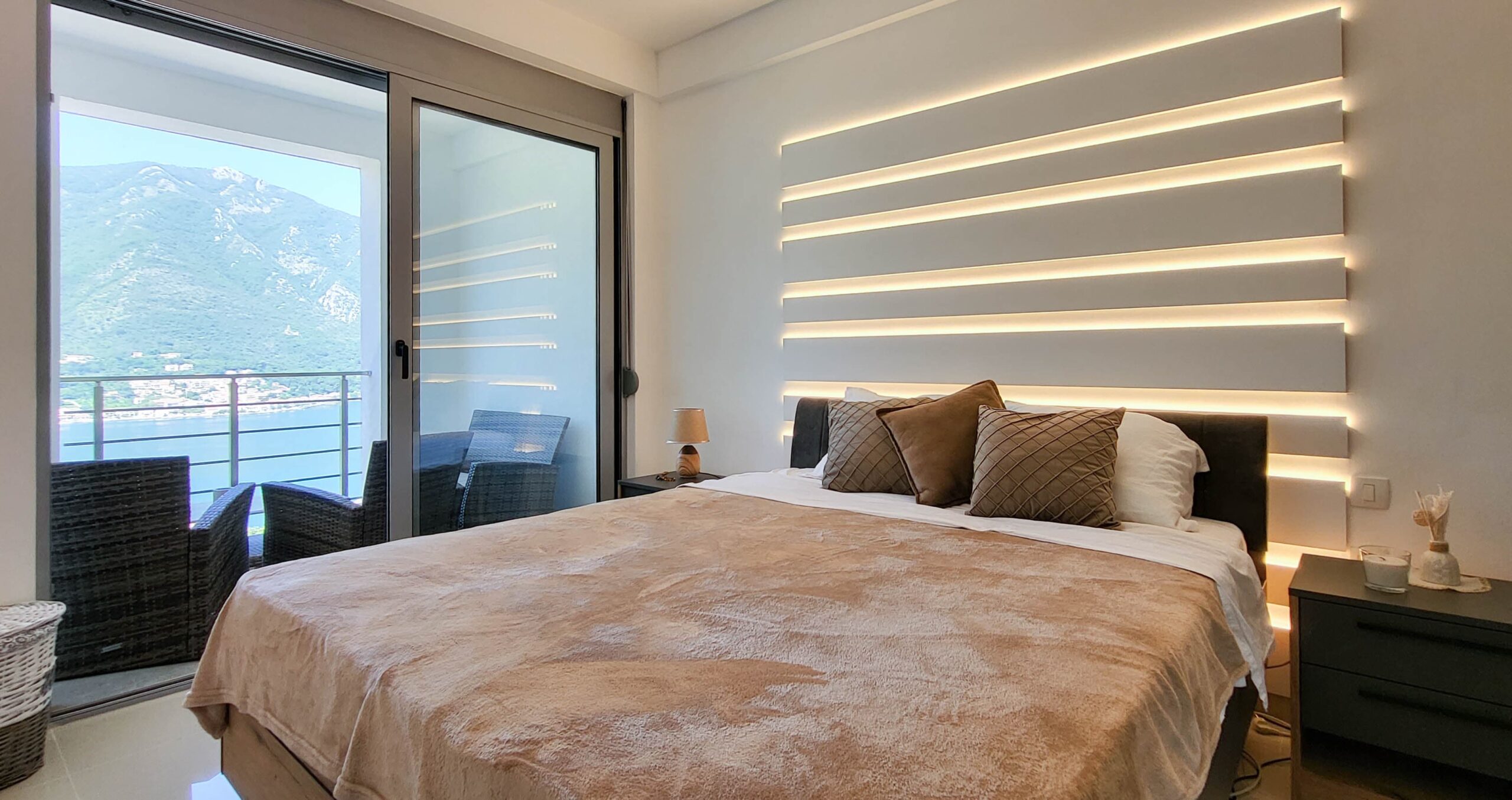 One-bedroom apartment with panoramic sea views