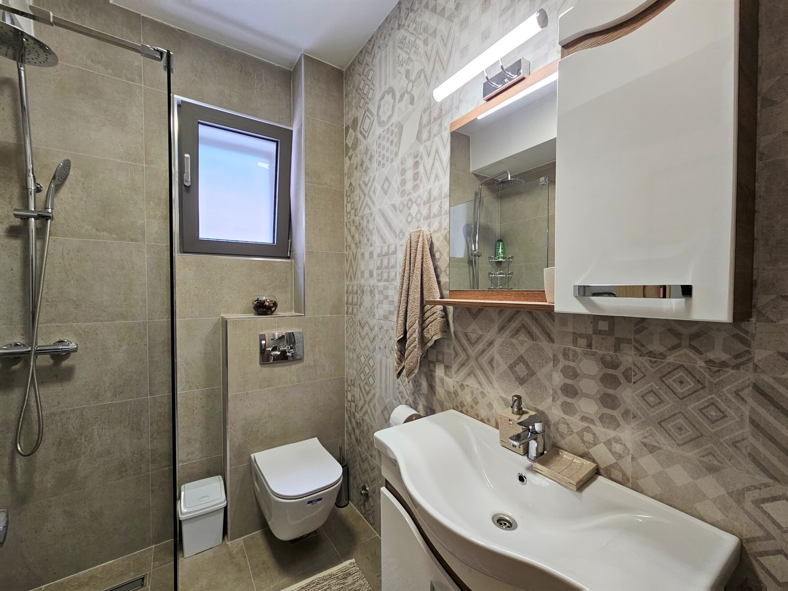 Modern one-bedroom apartment in Dobrota