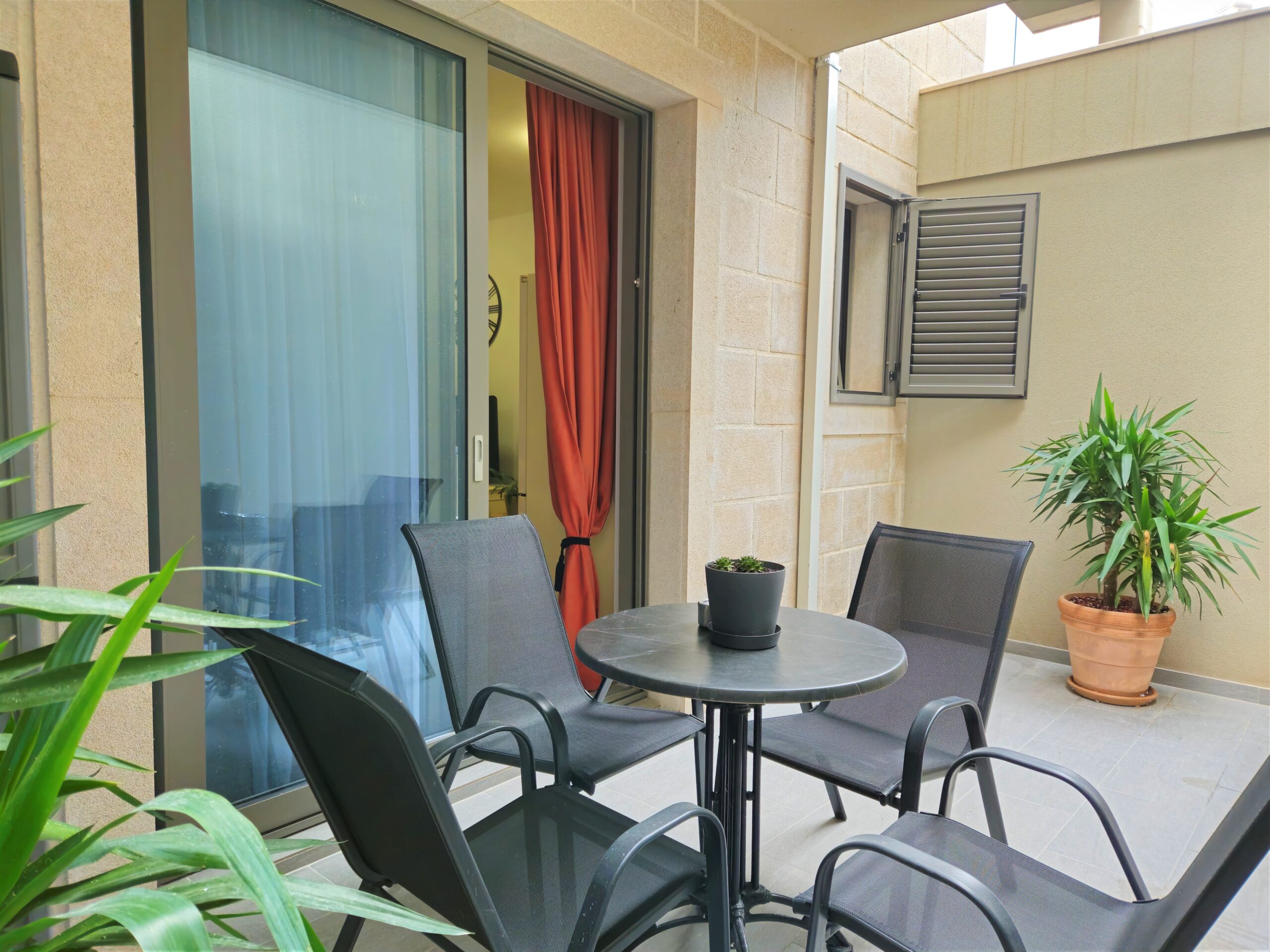 Modern one-bedroom apartment in Dobrota