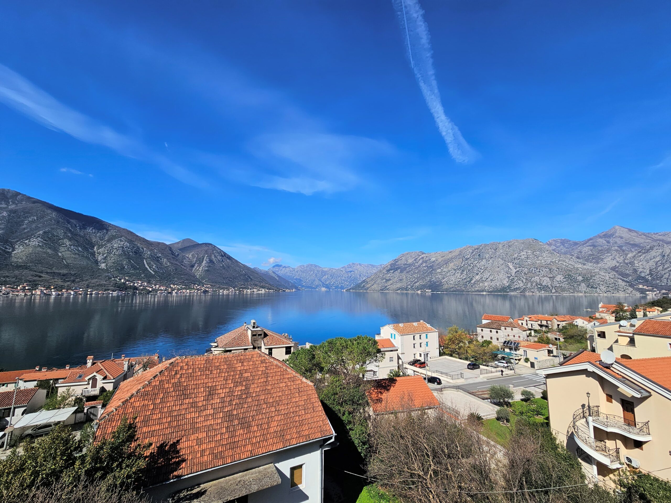 Modern duplex with open views of the Bay, Dobrota