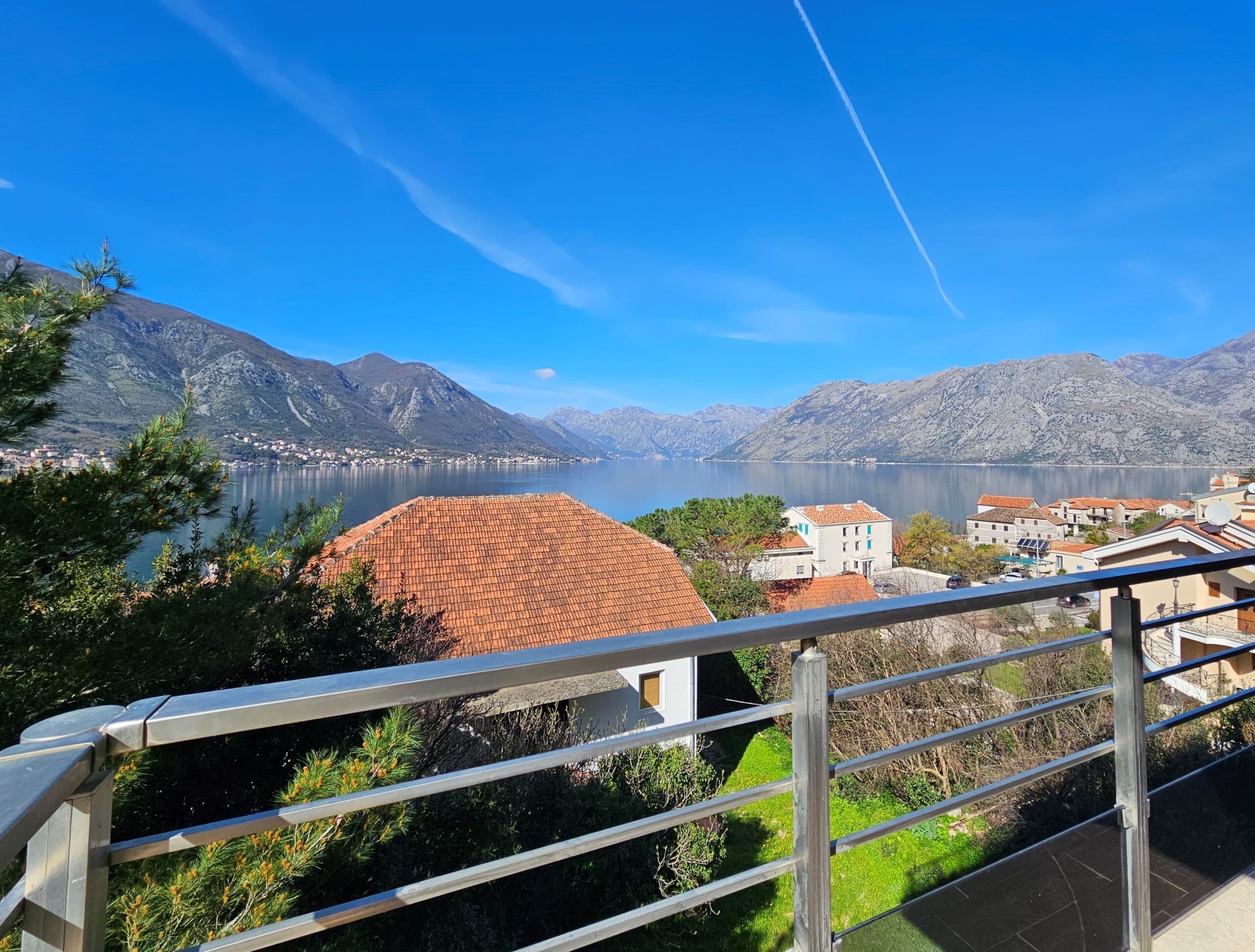 Modern duplex with open views of the Bay, Dobrota
