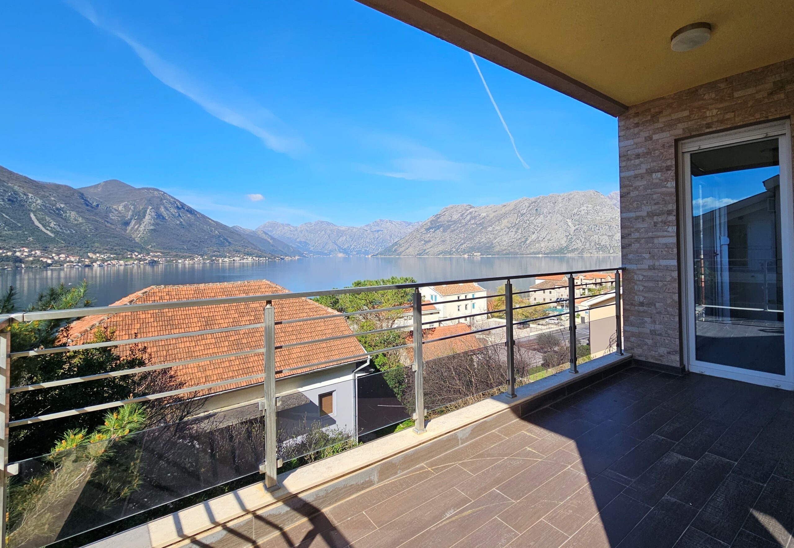 Modern duplex with open views of the Bay, Dobrota