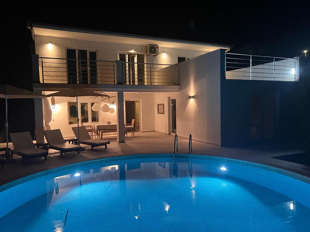Luxury Villa in Đenovići