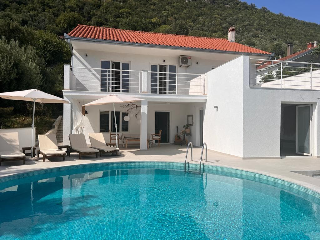 Luxury Villa in Đenovići