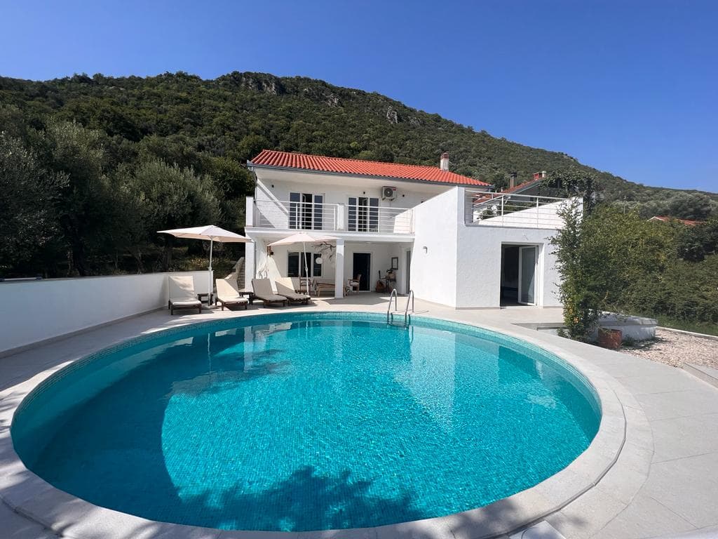 Luxury Villa in Đenovići