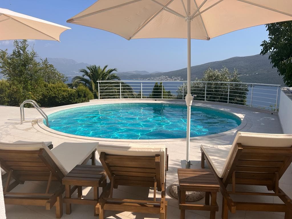 Luxury Villa in Đenovići