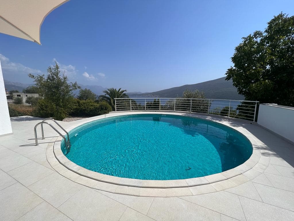 Luxury Villa in Đenovići