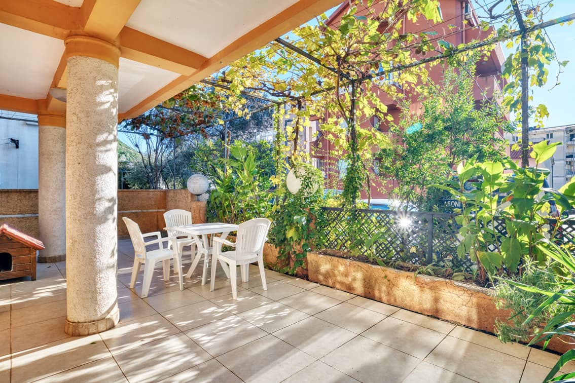 Two-bedroom apartment with a terrace, Budva