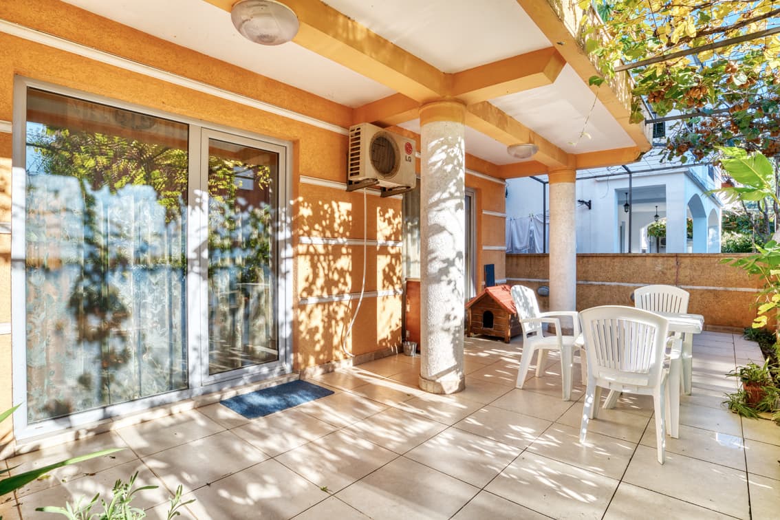 Two-bedroom apartment with a terrace, Budva